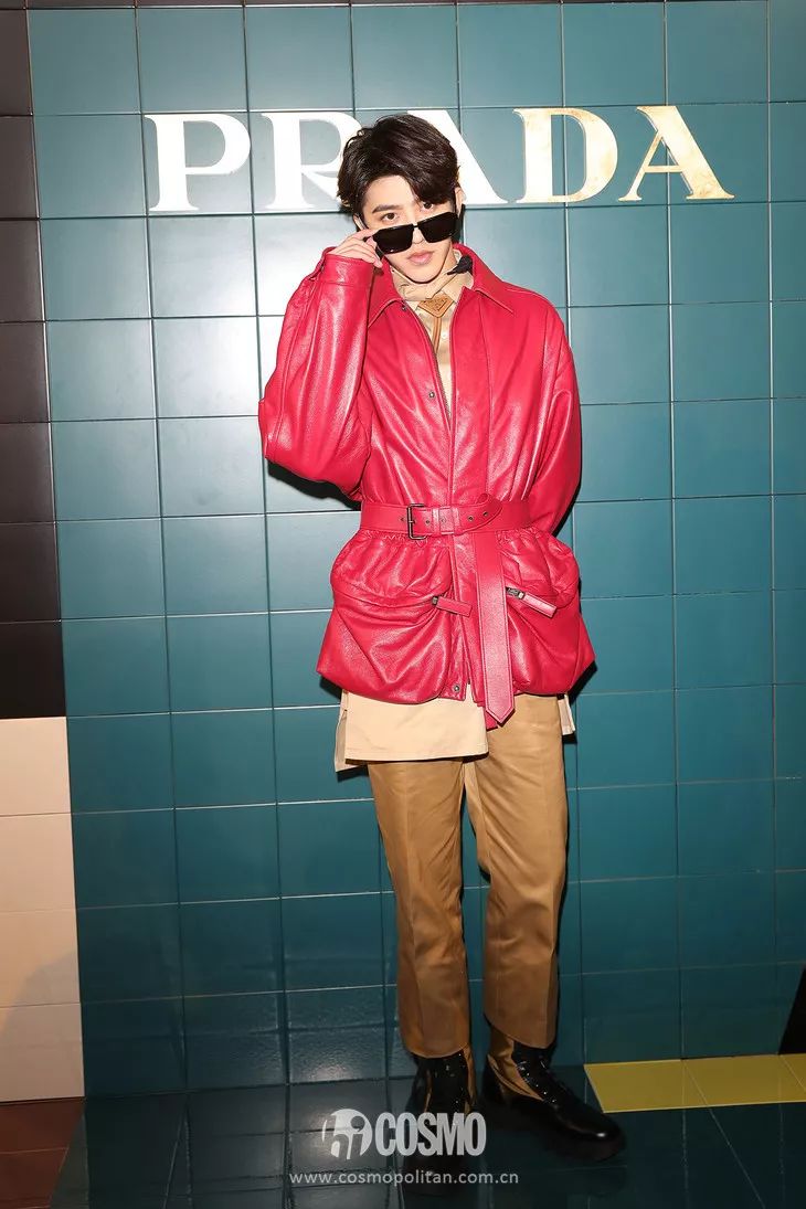 泫雅争议,泫雅掀短袖引起争议