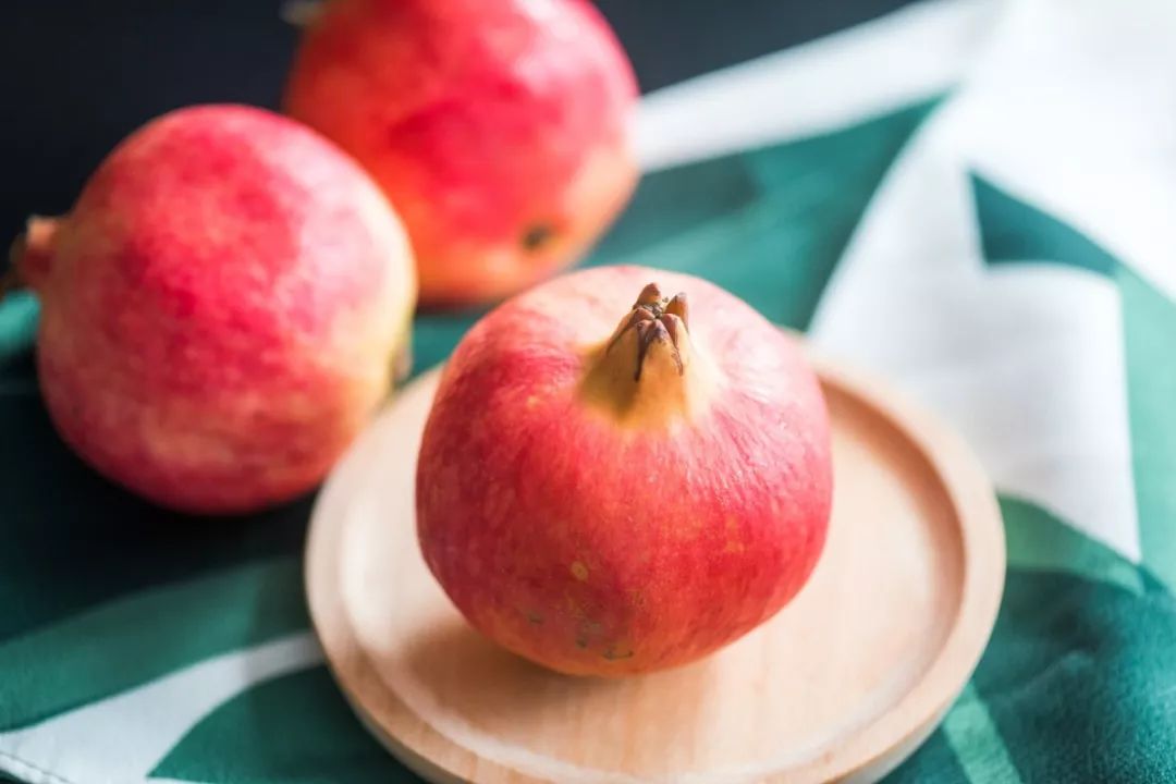 突尼斯软籽石榴特价出售,突尼斯软籽石榴三年苗多少钱一棵