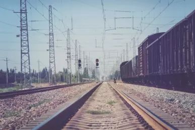 《出塞书》：他像是心怀天问的行者，踽踽独行于辽远苍茫的西北旷野