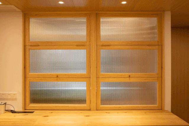 客厅没窗户没有阳光,客厅没有窗户一点采光都没有