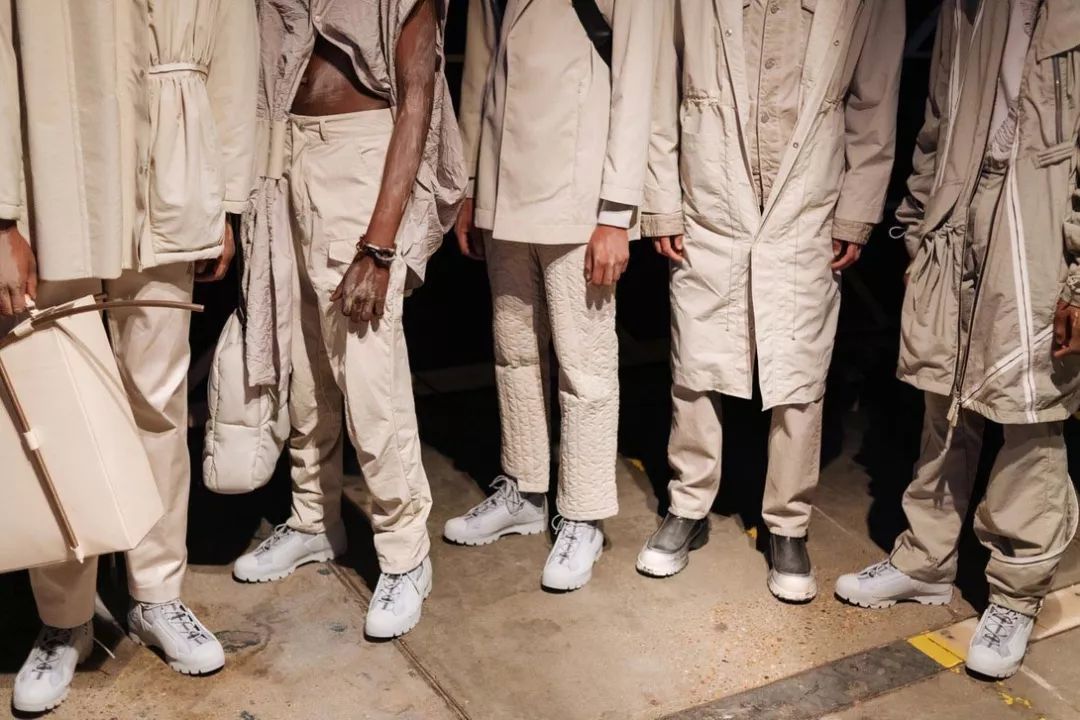 时尚前卫工作服,时尚工作服