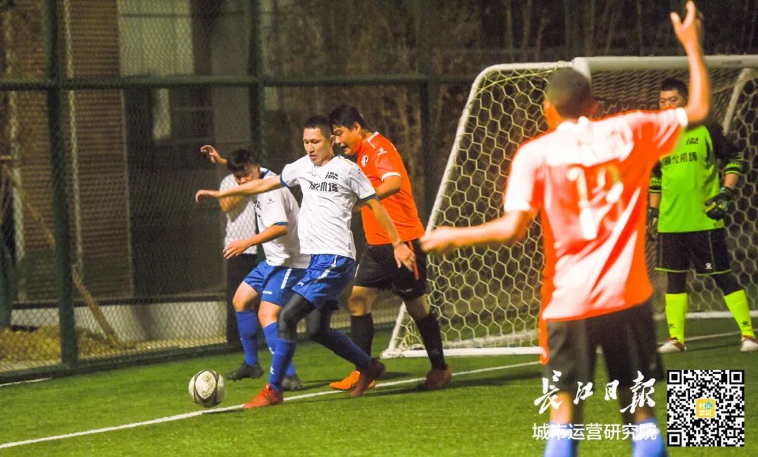 业余足球队点球大战,男子七人足球锦标赛进入点球大战