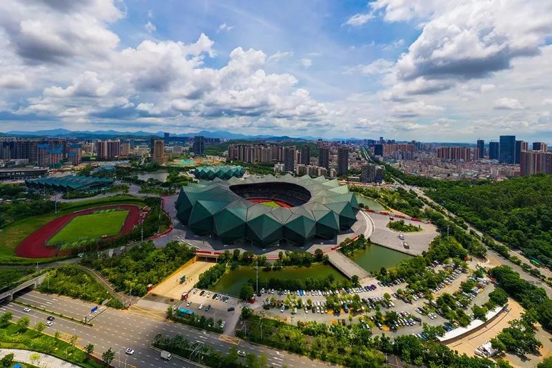 我与祖国共成长丨与龙岗合影，祝福我们亲爱的阿中哥~