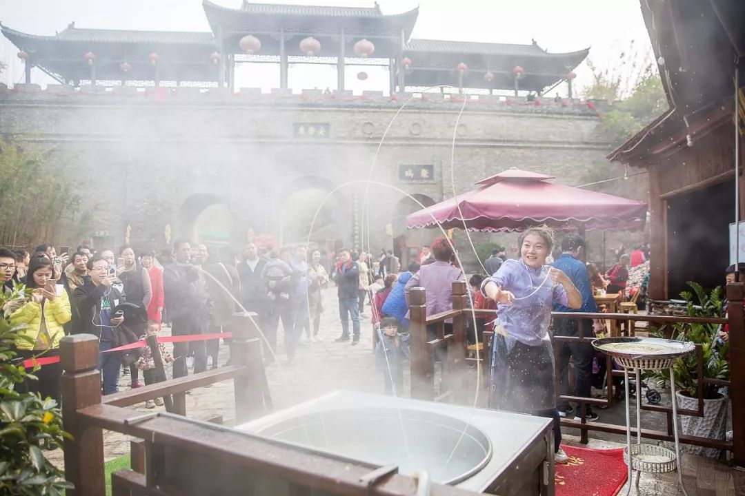 洛阳夜晚网红打卡圣地,洛阳广州市场网红打卡地