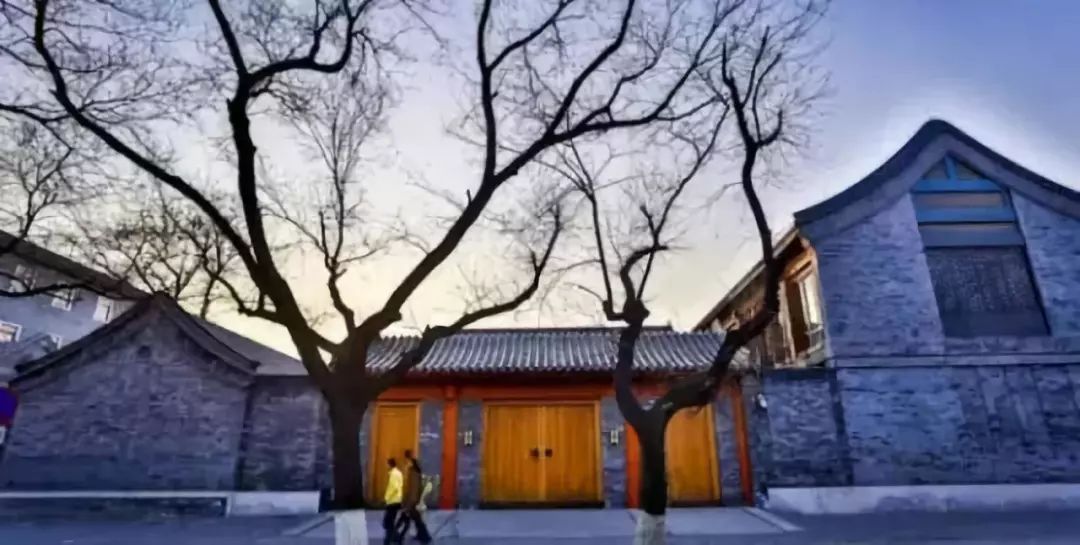 50岁邓文迪与小23岁男友,49岁邓文迪与20岁男友