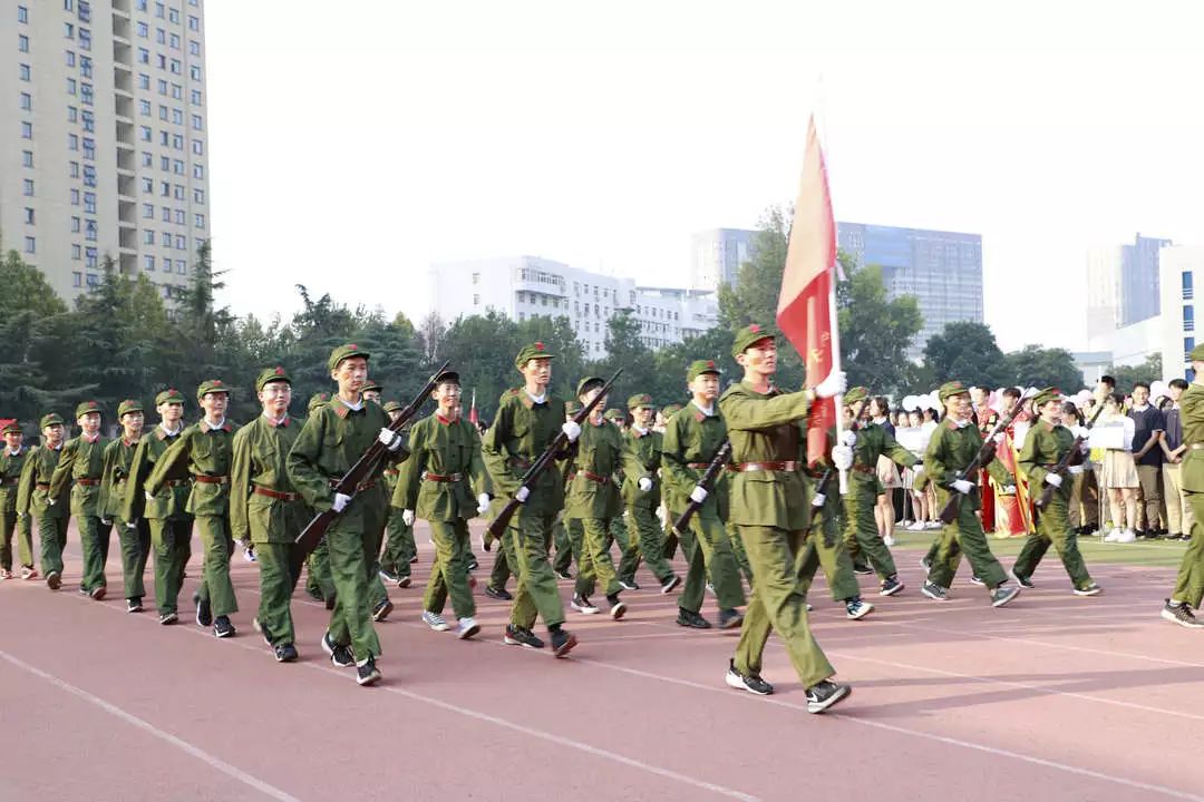 “爱国心•民族情•青春力”献礼祖国70华诞，郑州中学秋季田径运动会璀璨开幕！