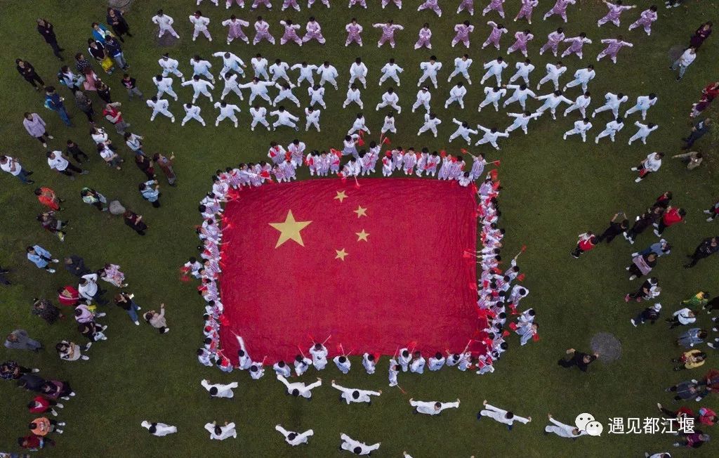 五星红旗同框感受,跟五星红旗合影感想