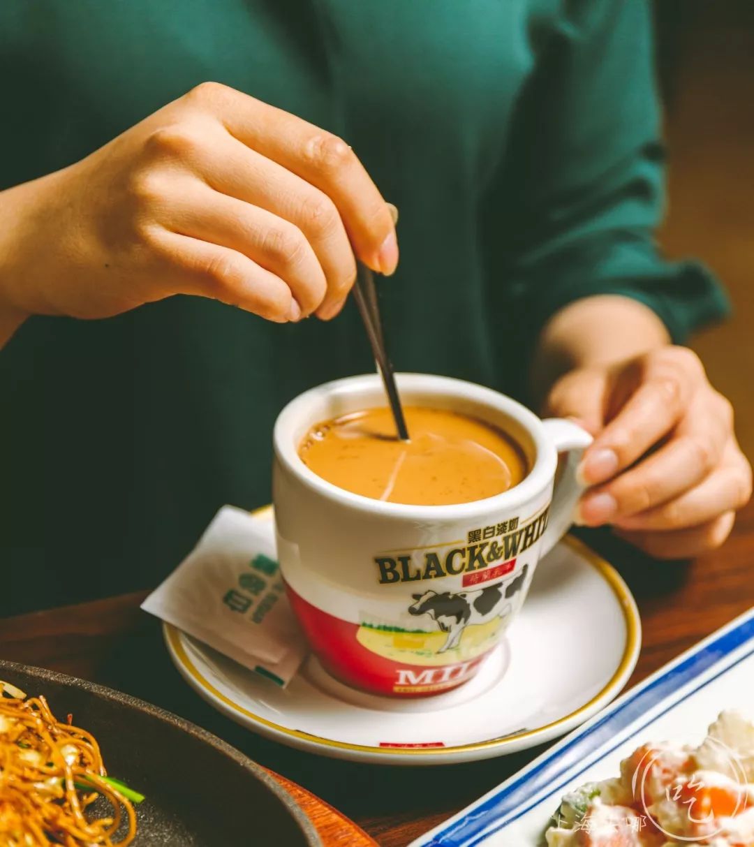 做了40年茶餐厅的兄弟俩，在人广又开了家「宝藏茶冰室」，刚开就爆了