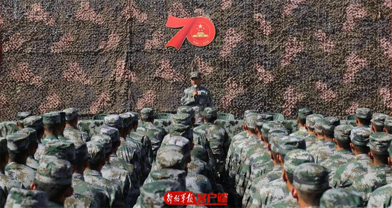 阅兵敬礼特写,智利阅兵中敬礼的女军官