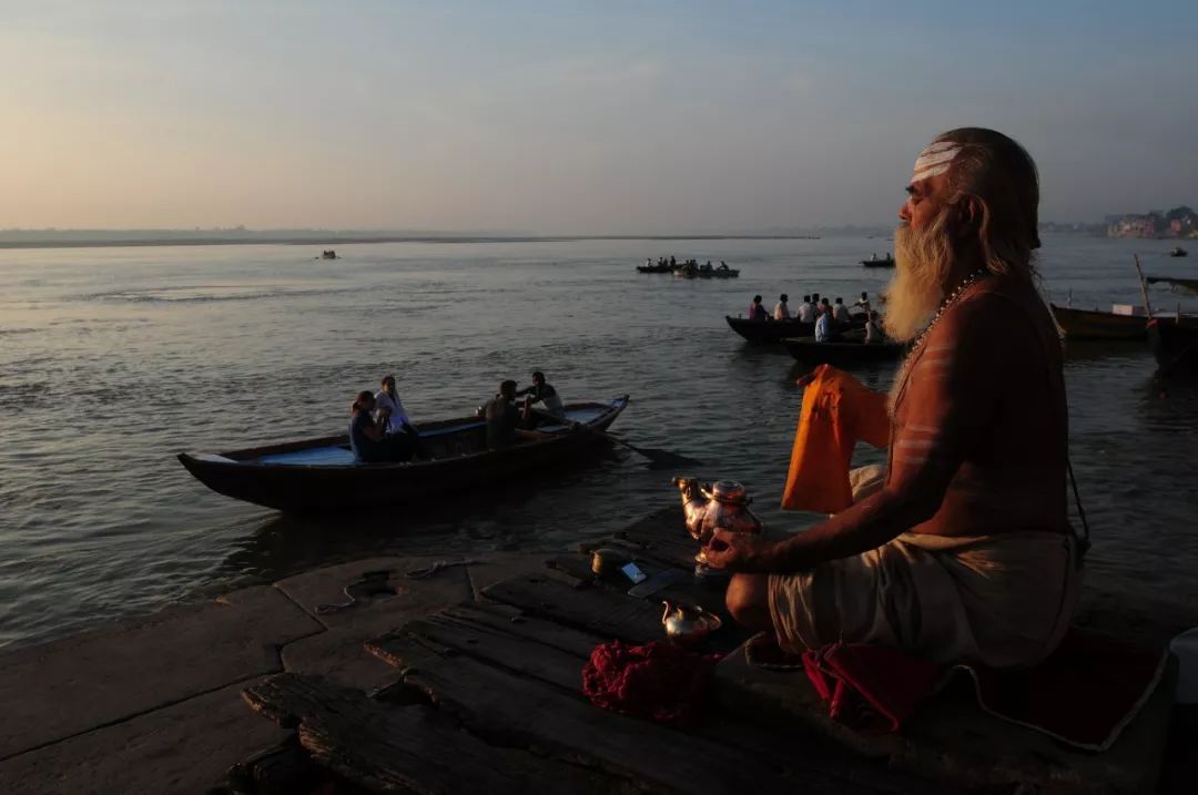 印度人真的挂在火车上吗？