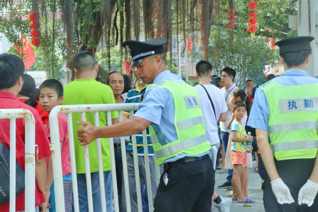 假日中一道靓丽的风景,假日里那个忙碌的身影