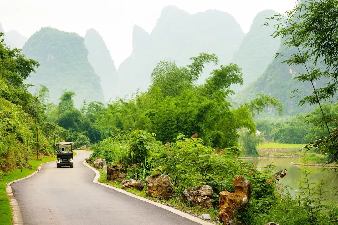 国庆在阳朔度过了不输巴厘岛的假期,全因这家藏在秘境山水里的宝藏酒店