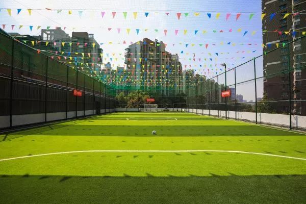 足球场闲置,足球场空地