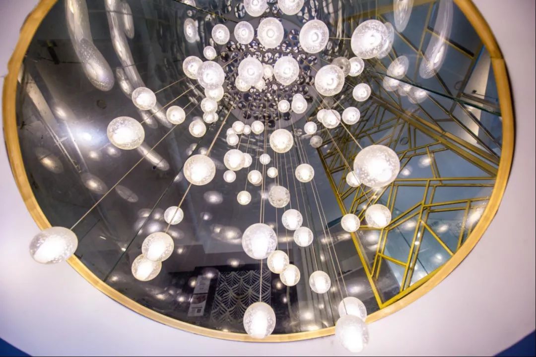 超级网红日料店终于在成都开业了,最便宜的3折店铺套装