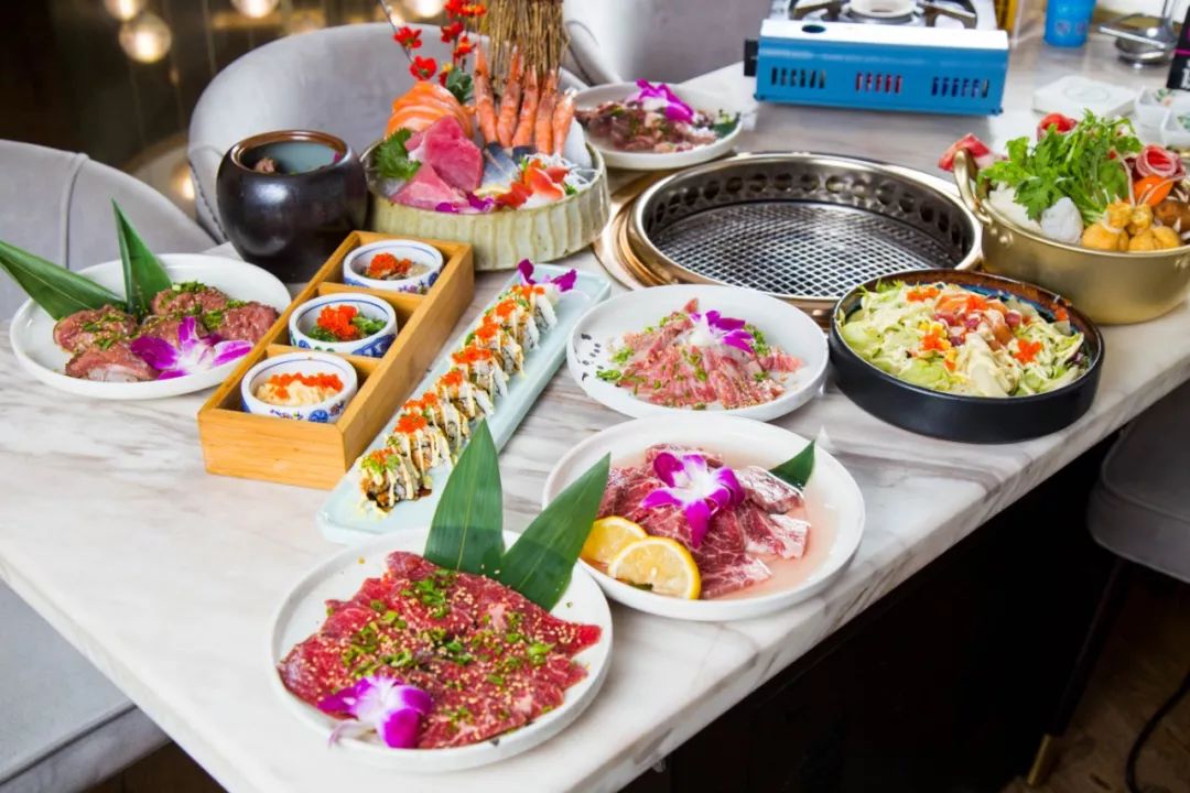 超级网红日料店终于在成都开业了,最便宜的3折店铺套装