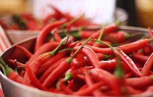 嘴唇干裂起皮怎么撕掉,嘴唇干裂脱皮润唇膏做法