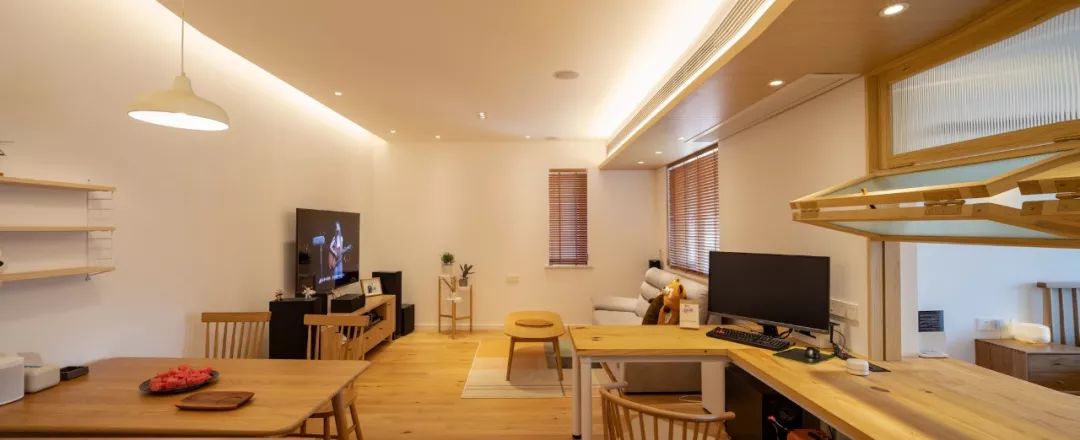 客厅没窗户没有阳光,客厅没有窗户一点采光都没有