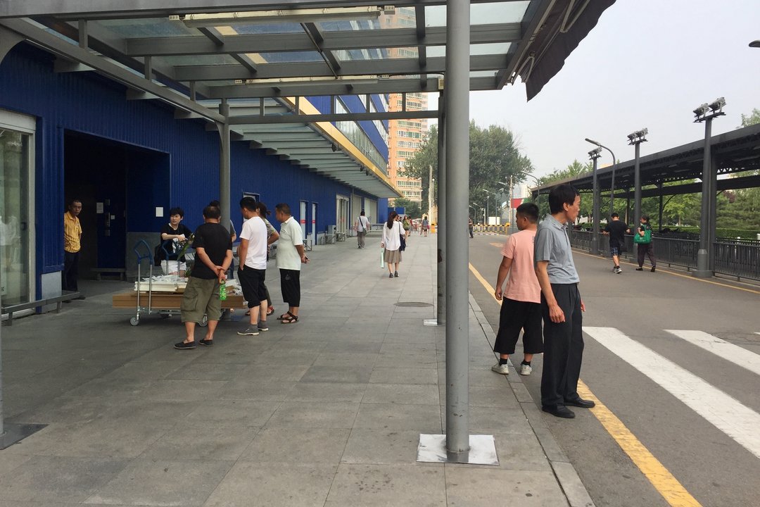 四元桥宜家门口，王先生的搬家送货生意不总是那么好做|北京故事