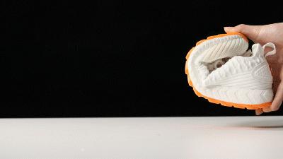 这双运动鞋竟然防水！暴雨大雪都不湿，还巨暖和