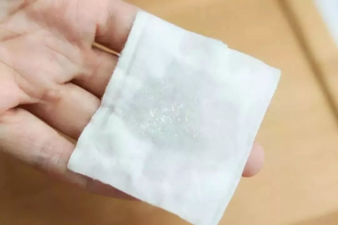 草莓鼻去黑头好物推荐使用,草莓鼻去黑头导出液