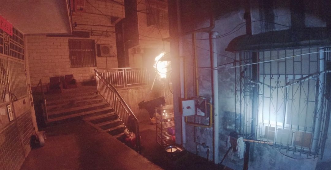 烧烤店起火的正确方法,烧烤店烟囱火灾怎么处理