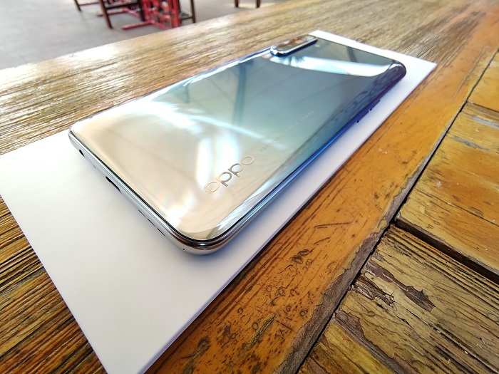 OPPOK5开箱上手:6400万超清四摄+30W闪充赛博金属意外好看