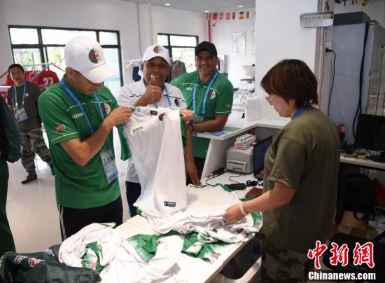 探访军运村洗涤服务保障组的军哥军嫂们