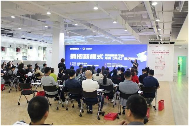 鏈嶈鐢靛晢鐩存挱鍩硅,鐢靛晢鏈嶈涓绘挱鍩硅璇剧▼