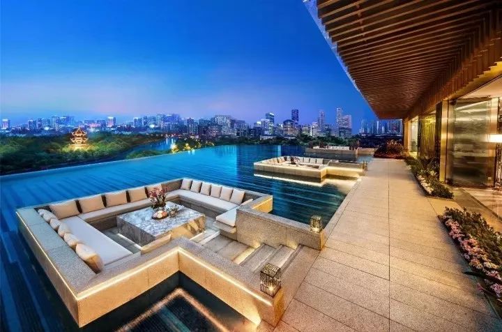 成都高端项目大PK，热门楼盘透露「高级」密码