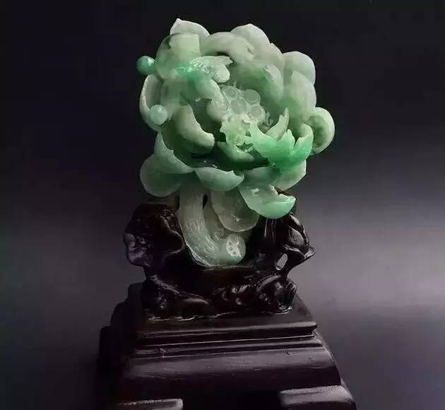 美玉“开花”,艳而不俗