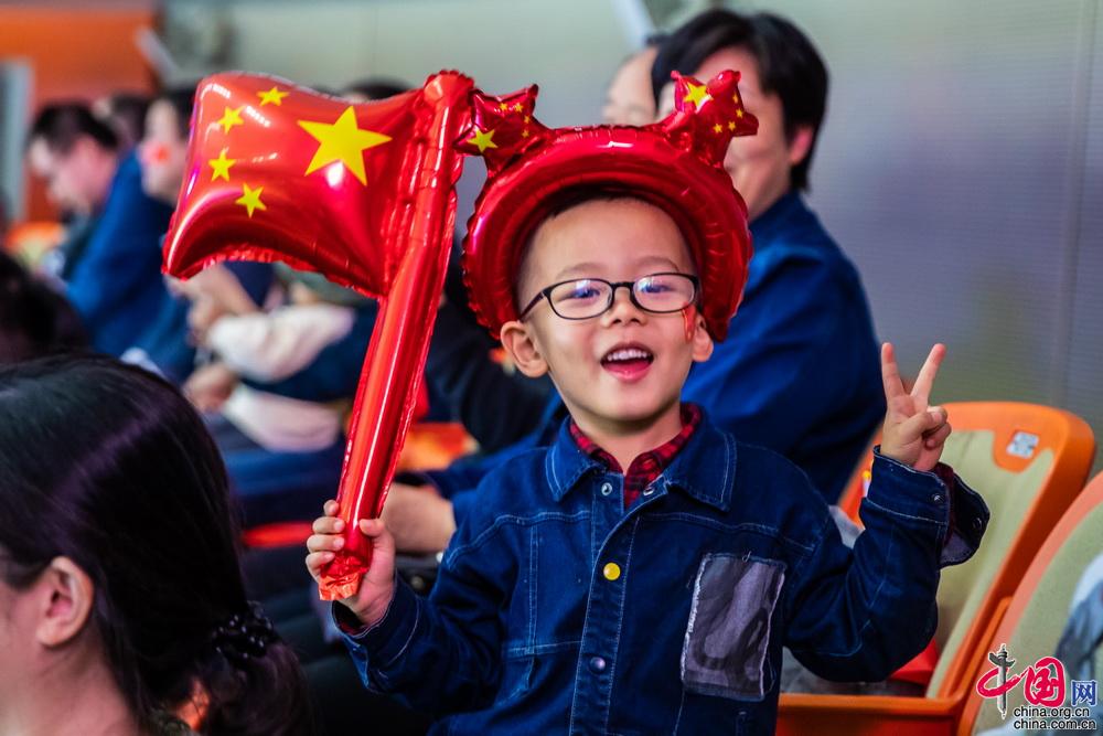 军运会赛场因你们更精彩观众热情助力运动健儿创佳绩