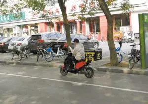 夜话调查丨不带手机一天心发慌，工作不在状态，总感觉少点啥，是说你吗？