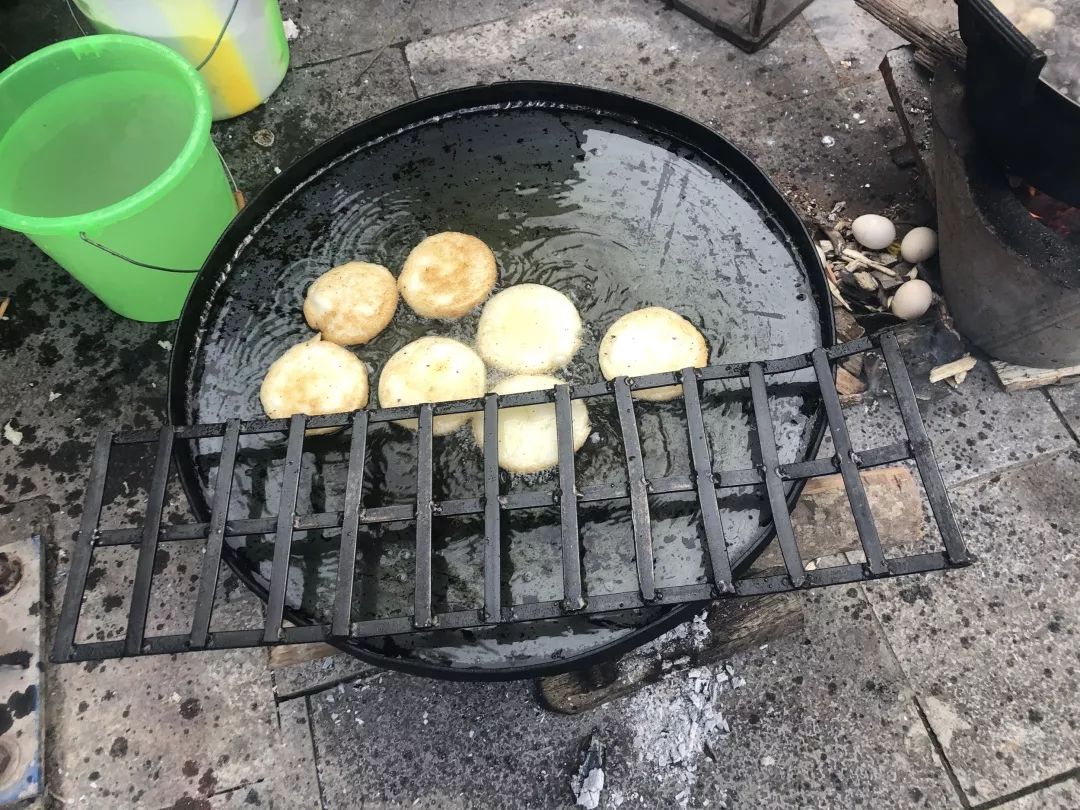 西双版纳傣族赶街视频,勐腊县勐仑镇赶街