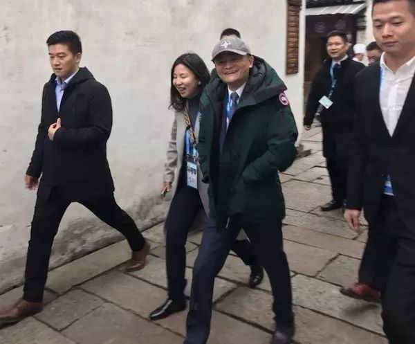 马云穿加拿大鹅服装,加拿大鹅羽绒服马云同款