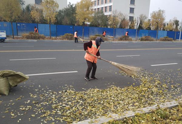 城市美容师暖冬行动,城市美容师坚守岗位扮靓风景