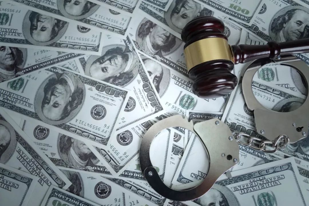 *私走**3.2亿元奢侈品，年轻夫妻开劳斯莱斯住高档小区，如今被抓