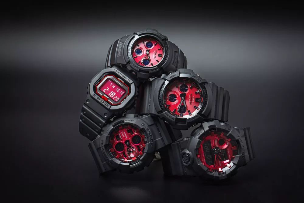 坐拥数千球鞋，满屋潮流玩具！他可能才是国内最潮的明星