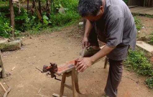 河南大爷做出2600年前的鲁班凳,山村老人制作鲁班凳惊艳国外