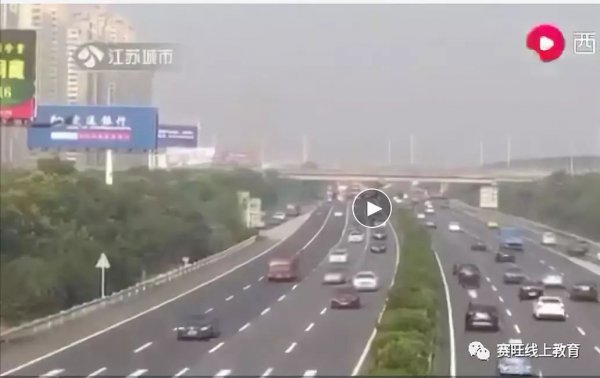 一家三口出行,司机竟是11岁男孩!母亲:他从小学场地赛车