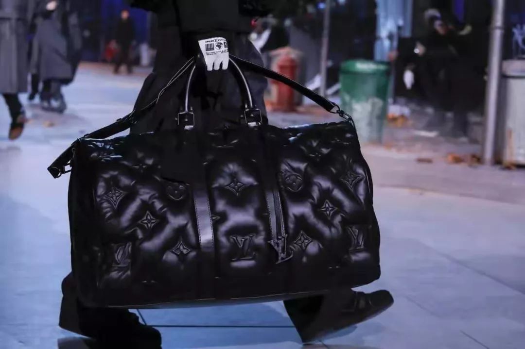 lvkeepall包有新款吗,lvkeepall新老款区别