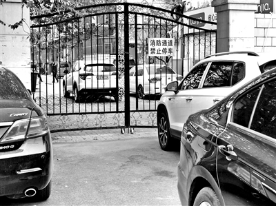 小区消防通道占用找谁最实用,业主不听劝堵塞消防通道