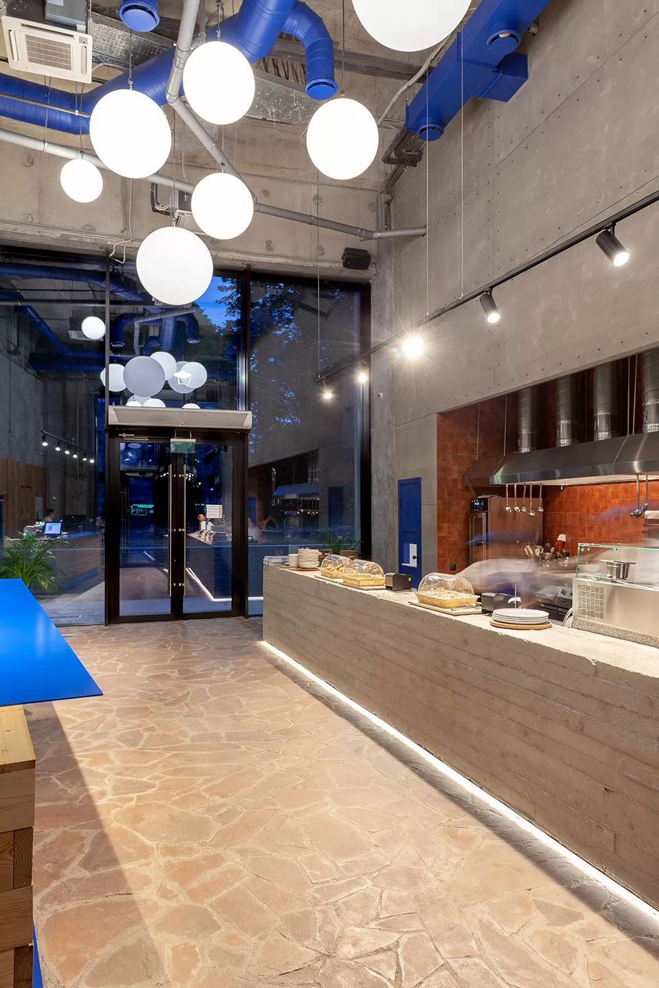 苏维埃与意大利本土风格的碰撞-FanFood披萨餐厅