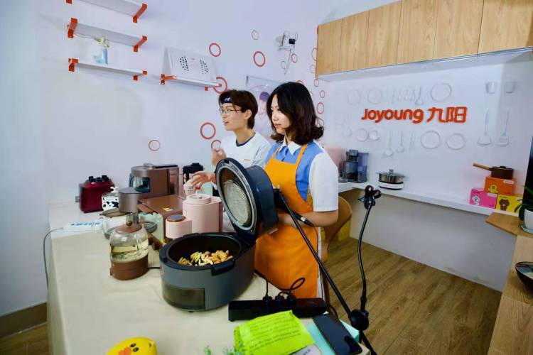 阿里巴巴首个双11,双11给阿里带来了什么