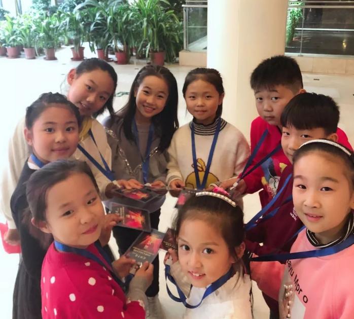 澶灏戝効閲戝浣滃搧,澶鍎跨鑺傜洰閲戝