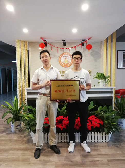 新媒体与互联网应用创业,运用新媒体与产业相结合