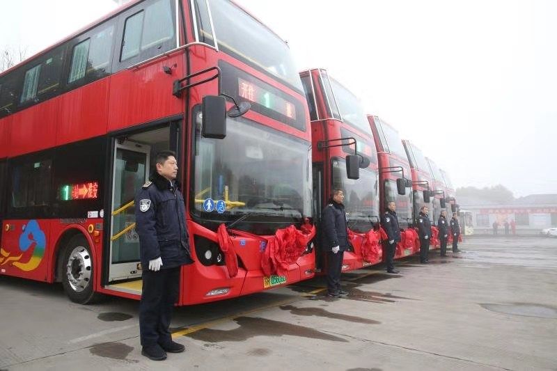 他们开车的，快把他们“揪”出来