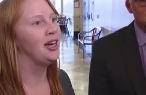 美国女子在家中裸露上身被起诉辩驳：丈夫同样裸露上半身