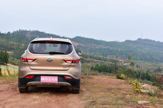 所有车主，低配不够好吗？奶爸车主sayno：就是看中了骏派D60的外观靓，好开省油，四年零事故，技术好车子稳