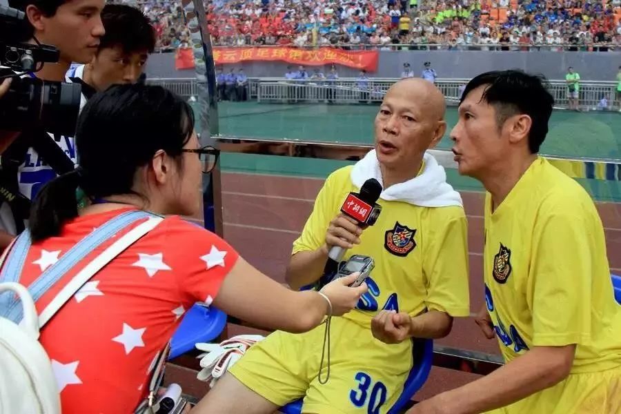 香港明星足球队公益慈善赛举行,香港足球明星队苏州公益赛