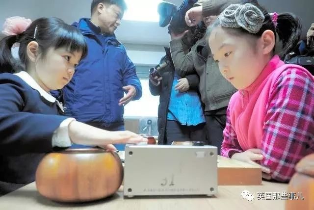战胜71岁职业九段棋手的10岁围棋少女：这冰霜之瞪过分可爱了啊